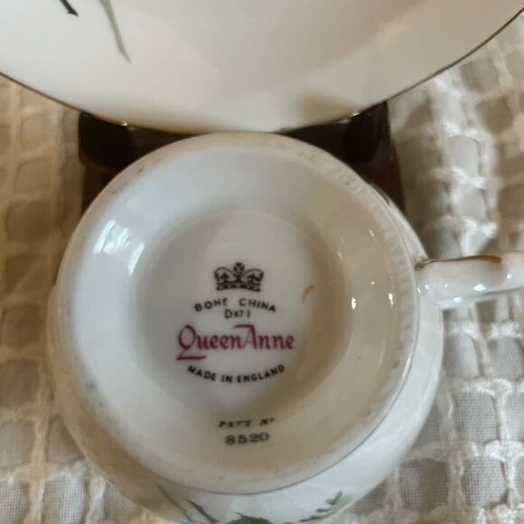 Queen Anne Fine Bone China TeaCup And Saucer Yellow green Floral With Gold Trim - Picture 5 of 8